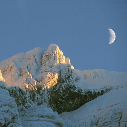 f-salles-lune-et-coucher-de-soleil-sur-les-cretes-des-druides-cirque-de-gavarnie-vallee-de-gavarnie-.jpg