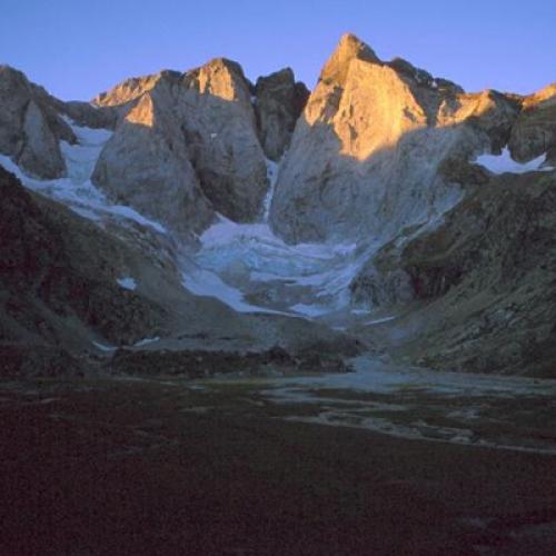 l-nedelec-pic-du-vignemale-depuis-le-refuge-des-oulettes-au-lever-de-soleil-vallee-de-cauterets-.jpg