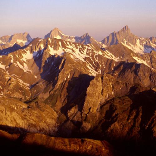 m-cauhape-lever-de-soleil-sur-la-chaine-de-lescun-depuis-le-pic-de-labigouer-vallee-daspe.jpg