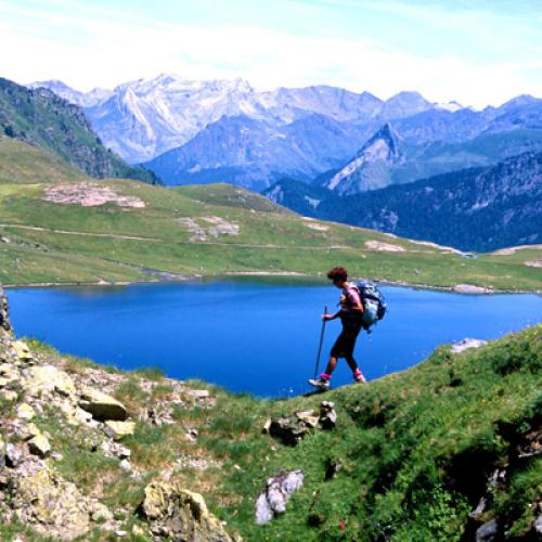 randonneur-lac-bersau-tour-des-lacs-dayous-vallee-dossau-cc-c-verdier.jpg