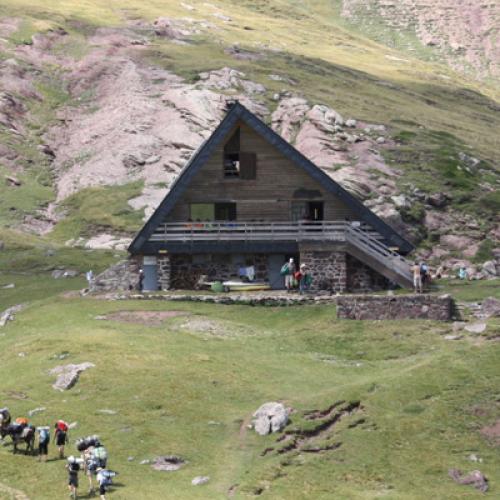 refuge-aspe-c-j.demoulin-parc-national-des-pyrenees.jpg