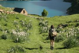 grange_au_bord_du_lac_des_gloriettes_vallee_de_luz_maud_cadu.jpeg