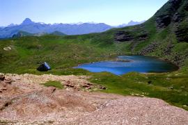 montagne_darlet_lac_et_refuge_darlet_vallee_daspe._au_fond_le_pic_du_midi_dossau_michel_cauhape.jpeg